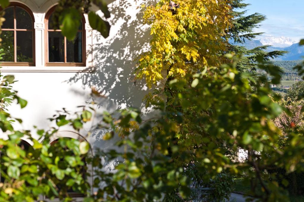 Hotel Lambrechtshof Appiano Sulla Strada Del Vino Esterno foto