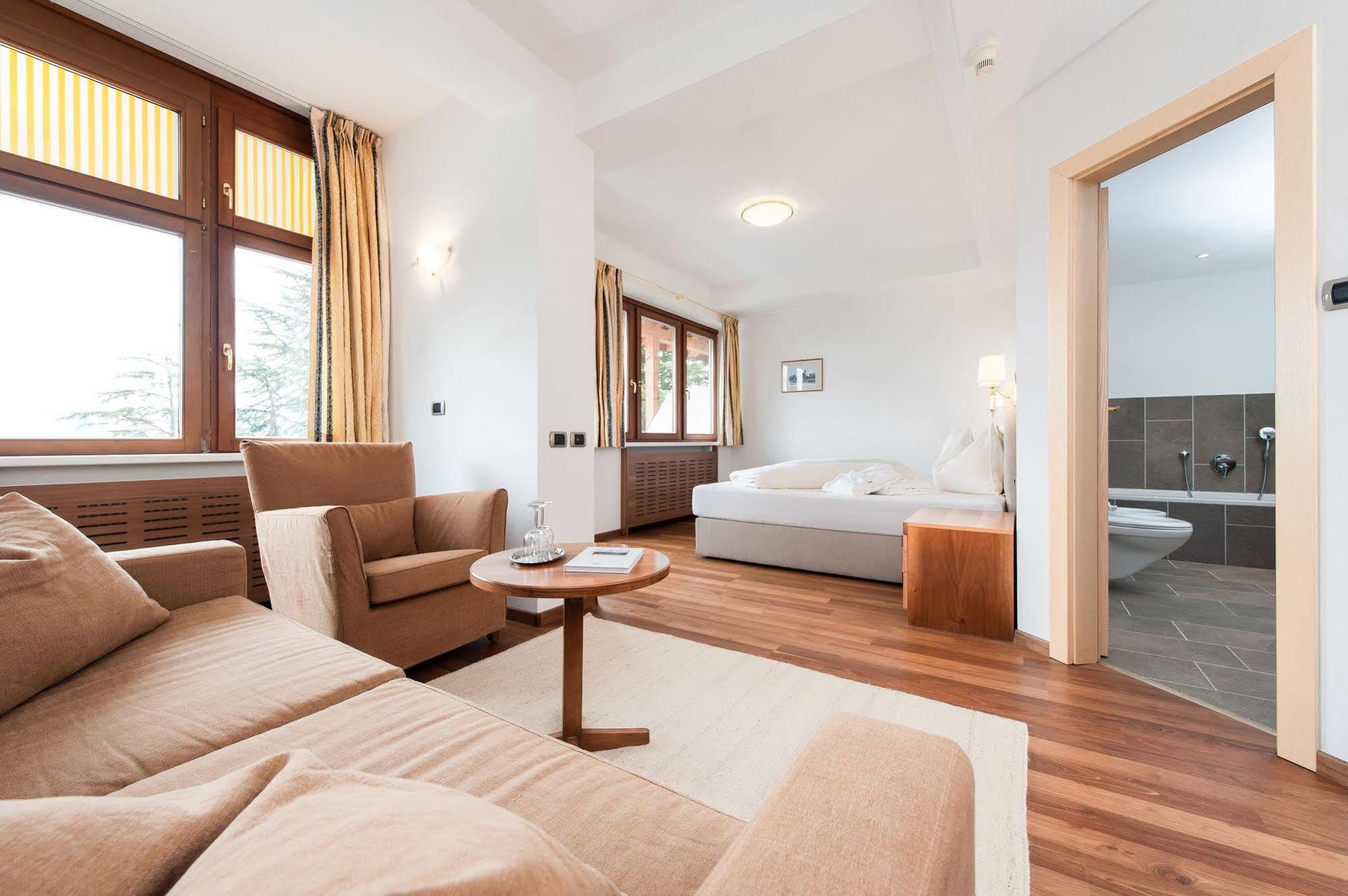 Hotel Lambrechtshof Appiano Sulla Strada Del Vino Esterno foto